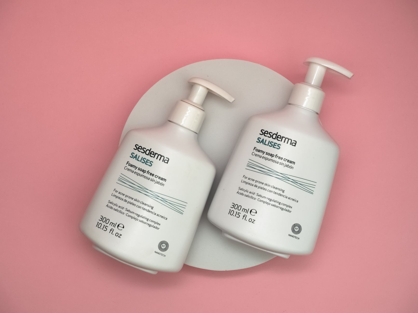 Close-up of a skincare product label with 'non-comedogenic' highlighted.